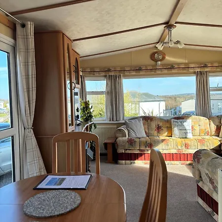 Cosy Two Bedroom Lodge On Seven Bays Holiday Park Near Padstow Saint Merryn
