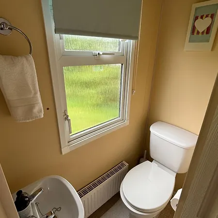 Campsite Cosy Two Bedroom Lodge On Seven Bays Holiday Park Near Padstow *