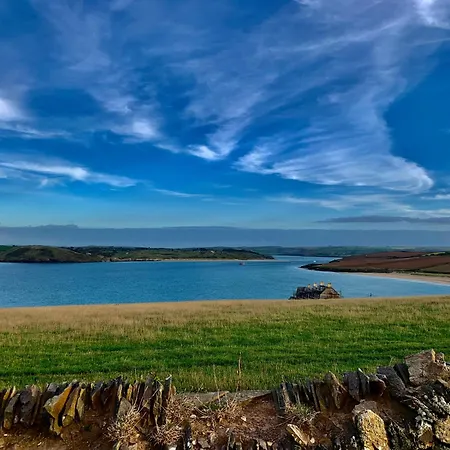 Cosy Two Bedroom Lodge On Seven Bays Holiday Park Near Padstow Campsite