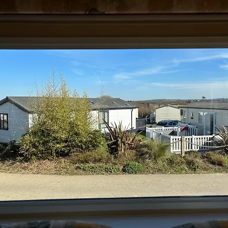 Cosy Two Bedroom Lodge On Seven Bays Holiday Park Near Padstow Campsite *