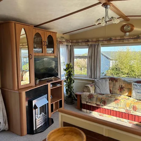 Cosy Two Bedroom Lodge On Seven Bays Holiday Park Near Padstow Campsite Saint Merryn