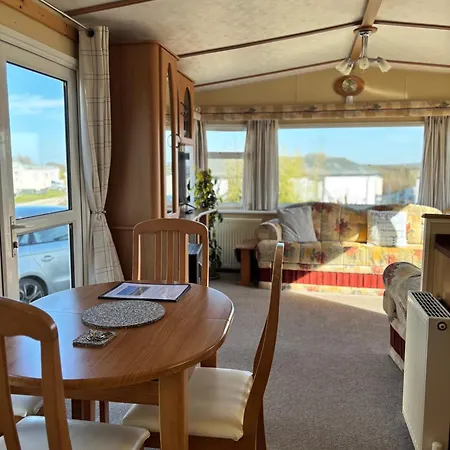 Cosy Two Bedroom Lodge On Seven Bays Holiday Park Near Padstow *