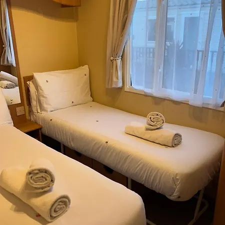 Cosy Two Bedroom Lodge On Seven Bays Holiday Park Near Padstow Campsite