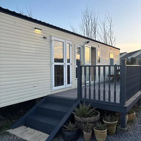 Cosy Two Bedroom Lodge On Seven Bays Holiday Park Near Padstow Campsite Saint Merryn
